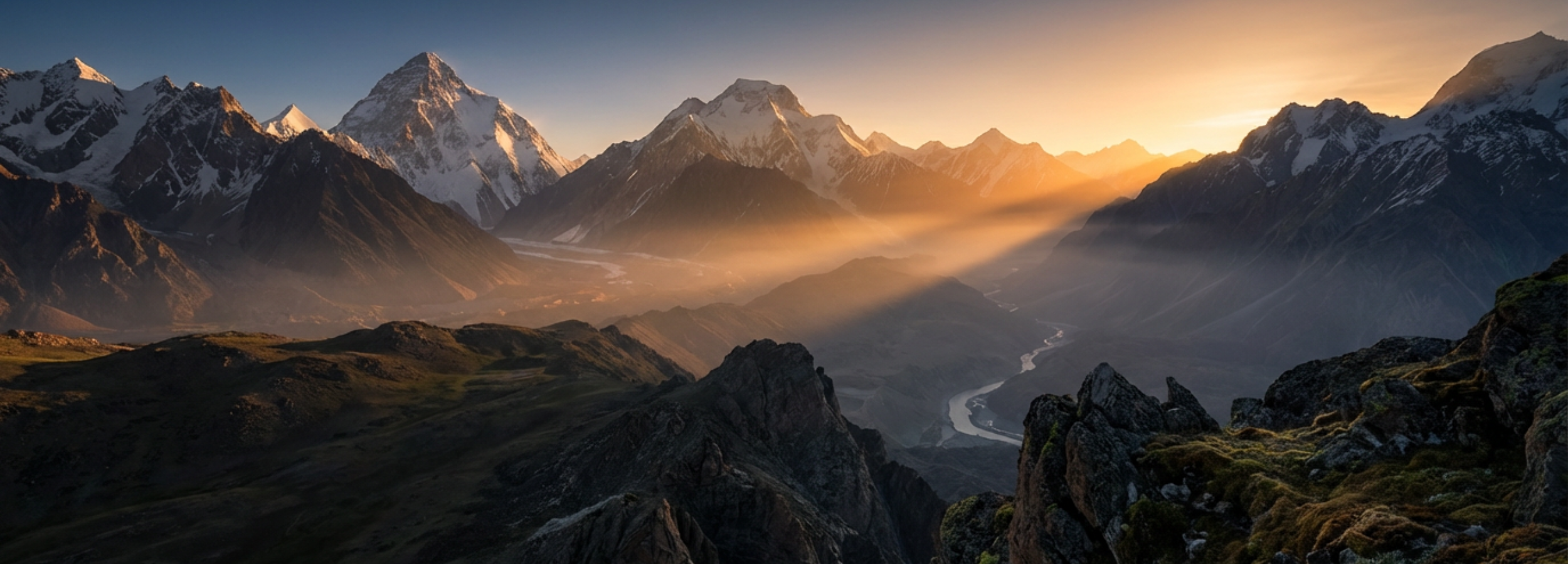Monumentális Himalája hegycsúcsok Gilgit-Baltistan régióban az EMPORIA shilajit származási helyén.